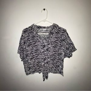 CROPPED ZEBRA PRINT BUTTON UP